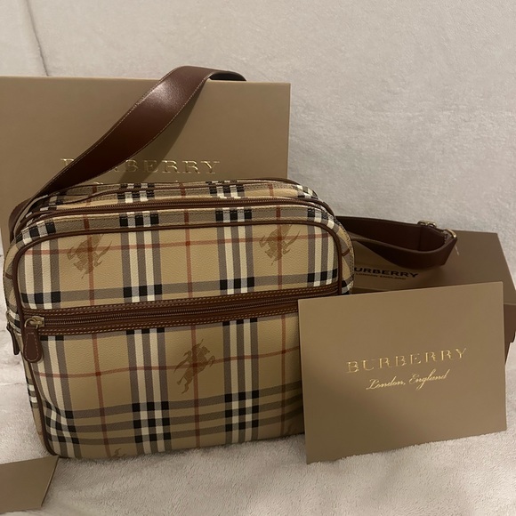 Burberry travel bag shoulder strap or crossbody. - Picture 3 of 16